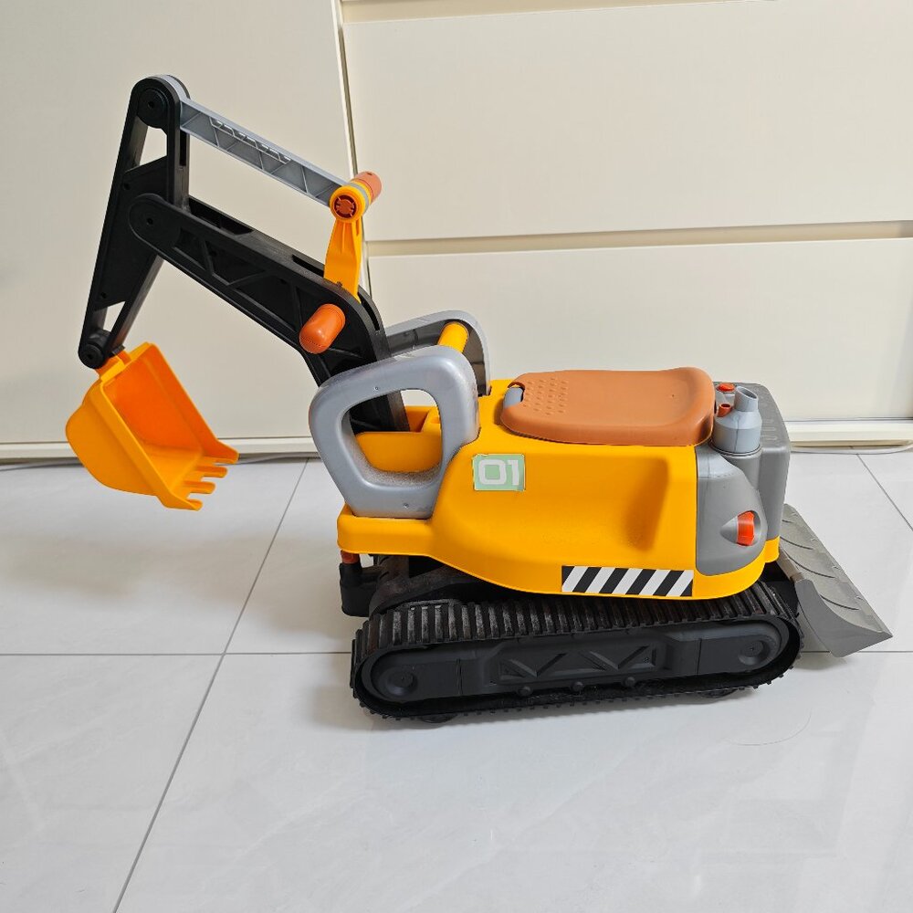 Kids Ride-On Excavator with Working Arm